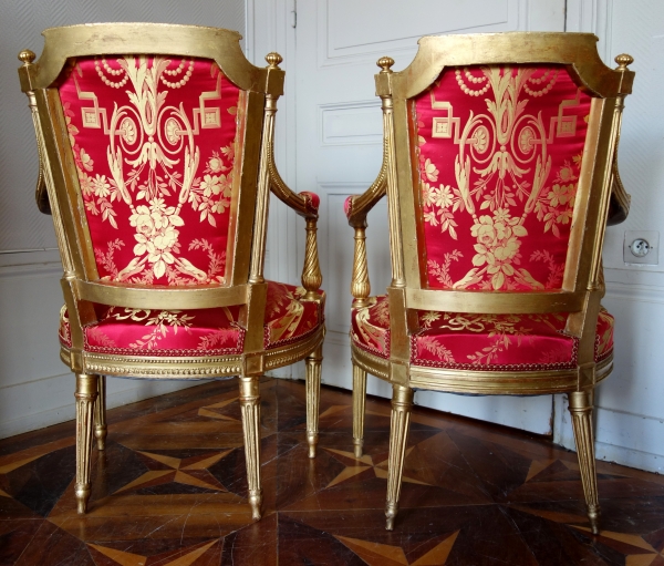 Mobilier de salon Louis XVI en bois doré, damas de soie rouge et or - 4 fauteuils et 1 canapé