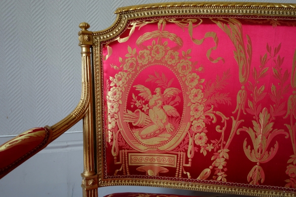 Mobilier de salon Louis XVI en bois doré, damas de soie rouge et or - 4 fauteuils et 1 canapé