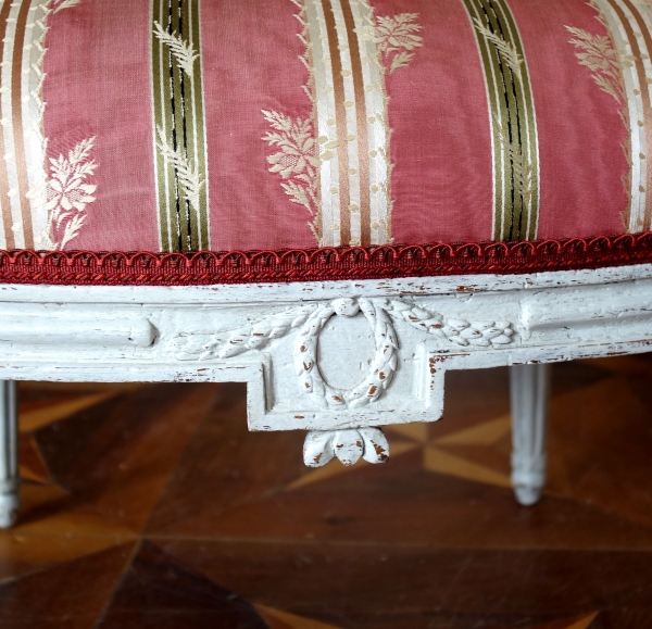 Mobilier de salon : 6 fauteuils à la Reine d'époque Louis XVI à dossier médaillon 