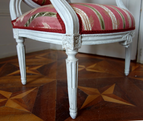 Mobilier de salon : 6 fauteuils à la Reine d'époque Louis XVI à dossier médaillon 