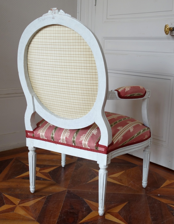 Mobilier de salon : 6 fauteuils à la Reine d'époque Louis XVI à dossier médaillon 