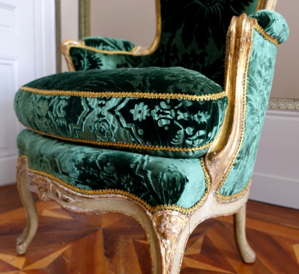 Louis Delanois - paire de bergères Louis XV en cabriolet - estampille - velours de soie
