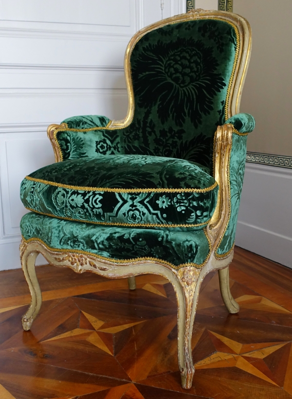 Louis Delanois - paire de bergères Louis XV en cabriolet - estampille - velours de soie