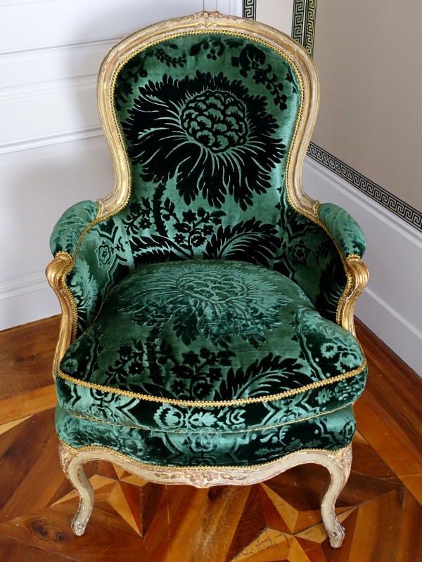 Louis Delanois - paire de bergères Louis XV en cabriolet - estampille - velours de soie