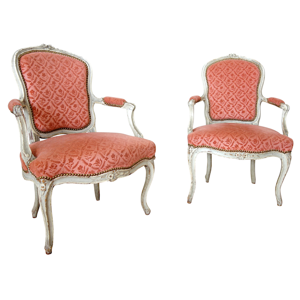 Paire de fauteuils cabriolets d'époque Louis XV en velours frappé - XVIIIe siècle