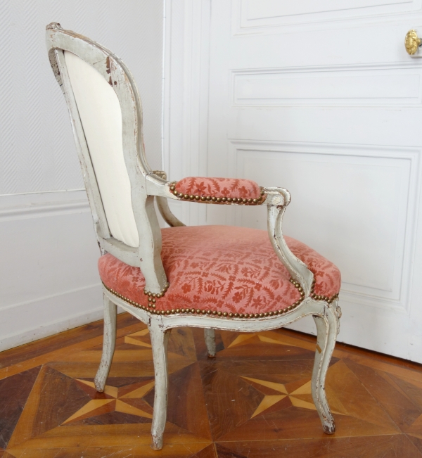 Paire de fauteuils cabriolets d'époque Louis XV en velours frappé - XVIIIe siècle