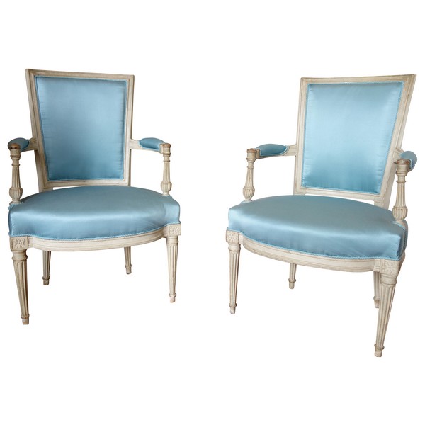 Paire de fauteuils cabriolets d'époque Louis XVI, cannetille de soie bleu