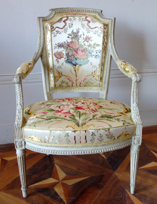 Claude Séné : paire de fauteuils cabriolets Louis XVI estampillés - lampas de soie Tassinari et Chatel