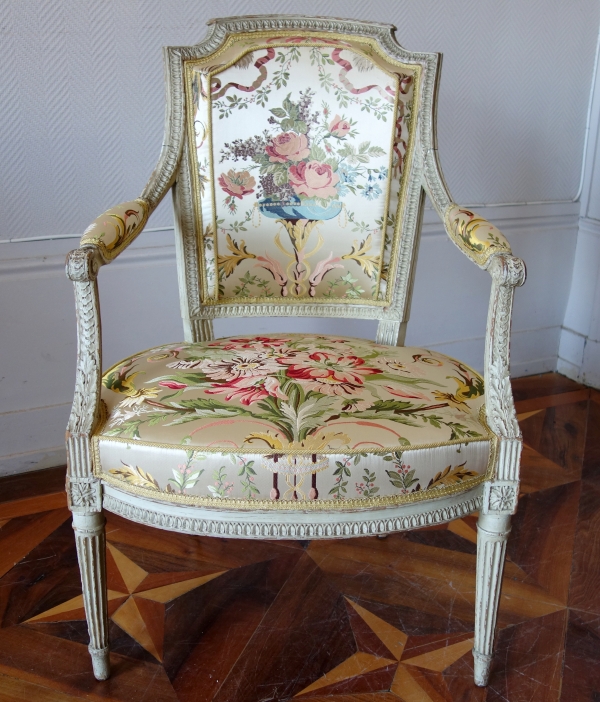 Claude Séné : paire de fauteuils cabriolets Louis XVI estampillés - lampas de soie Tassinari et Chatel