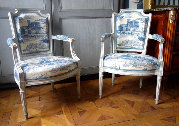 Paire de fauteuils cabriolets Louis XVI - toile de Jouy Guéthary - Guetaria