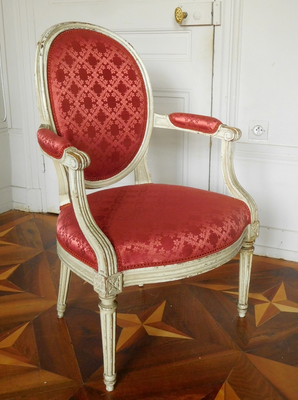 JB Lelarge : paire de fauteuils cabriolets médaillon d'époque Louis XVI