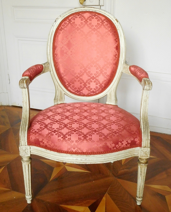 JB Lelarge : paire de fauteuils cabriolets médaillon d'époque Louis XVI