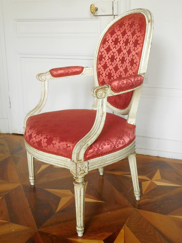 JB Lelarge : paire de fauteuils cabriolets médaillon d'époque Louis XVI