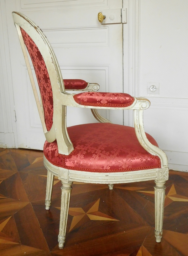 JB Lelarge : paire de fauteuils cabriolets médaillon d'époque Louis XVI