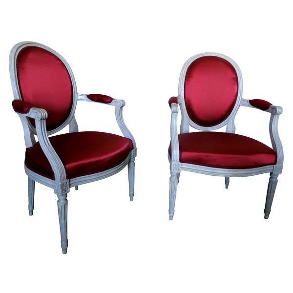 Paire de fauteuils cabriolets médaillon d'époque Louis XVI, satin bordeaux