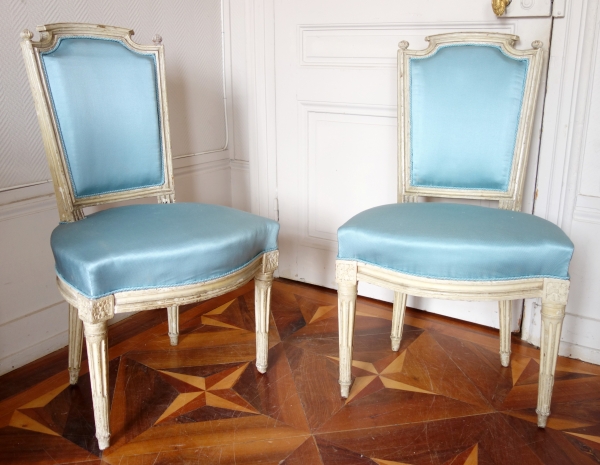 Paire de chaises en cabriolet d'époque Louis XVI, canetille de soie bleu ciel