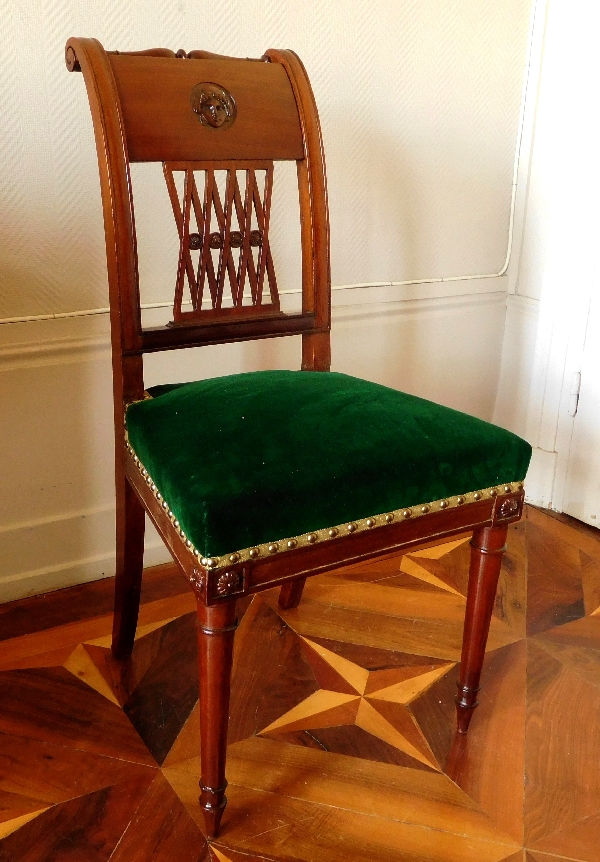 Paire de chaises Directoire en acajou finement sculpté et velours de soie - époque fin XVIIIe