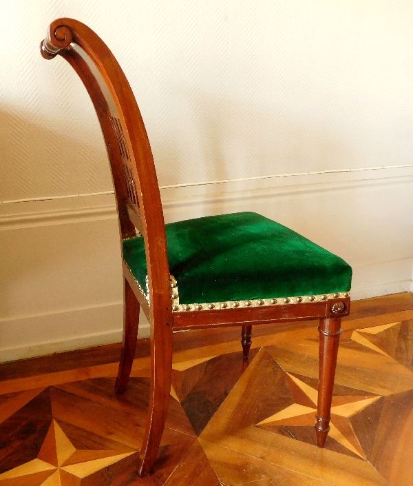 Paire de chaises Directoire en acajou finement sculpté et velours de soie - époque fin XVIIIe