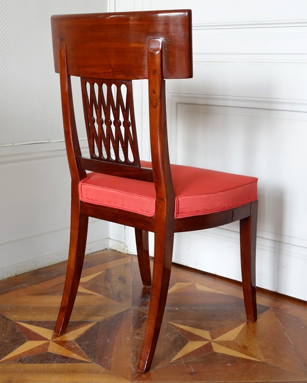 Paire de chaises Klismos à l'antique en acajou et soie, époque Consulat, estampille de Chapuis