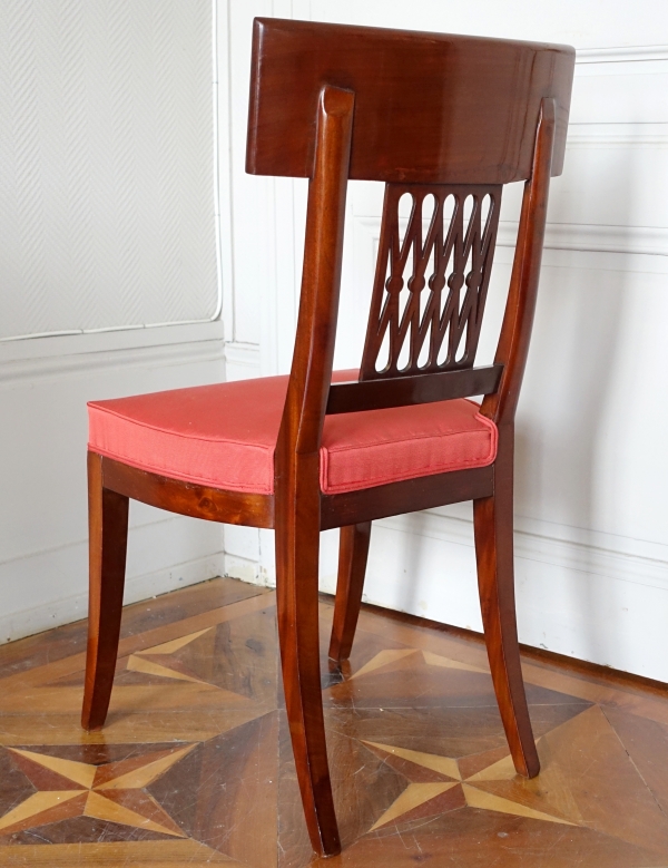 Paire de chaises Klismos à l'antique en acajou et soie, époque Consulat, estampille de Chapuis