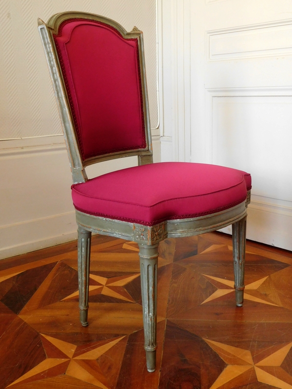 Paire de chaises d'époque Louis XVI, faille de soie pourpre