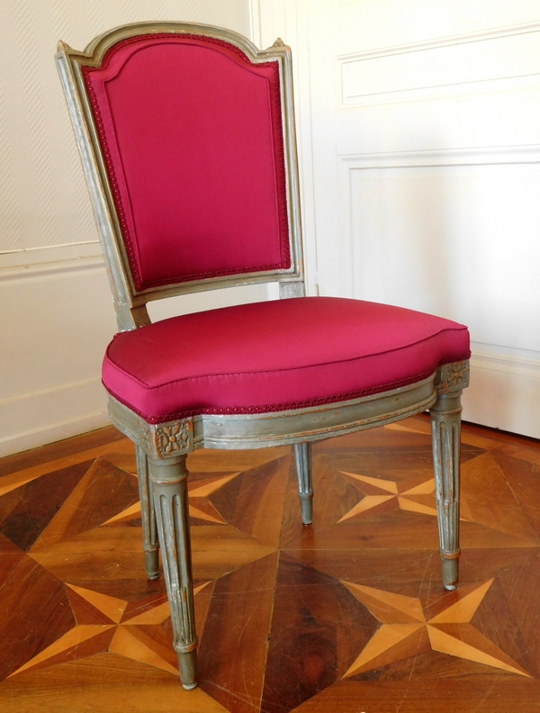 Paire de chaises d'époque Louis XVI, faille de soie pourpre