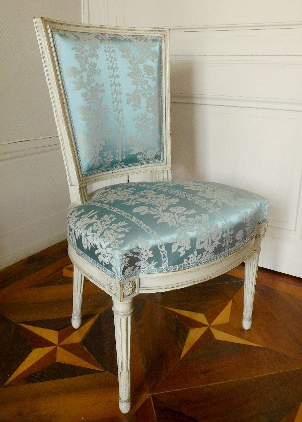 Paire de chaises de salon d'époque Louis XVI, à rapprocher de l'oeuvre de Georges Jacob