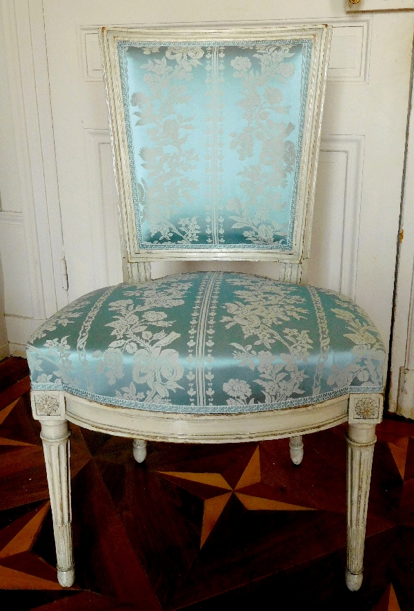 Paire de chaises de salon d'époque Louis XVI, à rapprocher de l'oeuvre de Georges Jacob