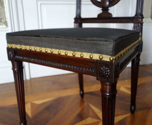 Compiegne - Mobilier de l'Empereur, paire de chaises lyre acajou époque Louis XVI par Deshayes