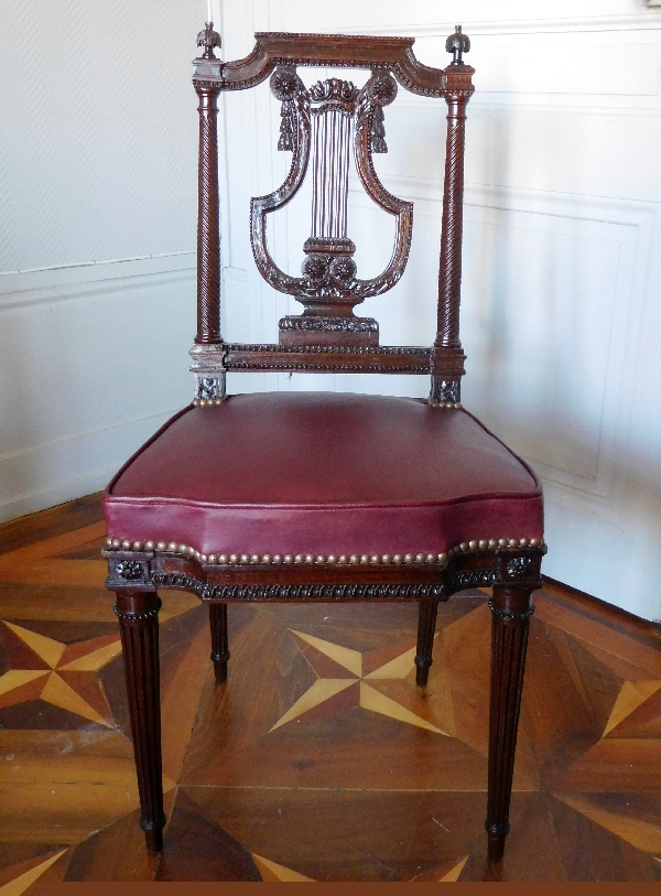 Georges Jacob : paire de chaises lyre en acajou finement sculpté, époque Louis XVI - estampille