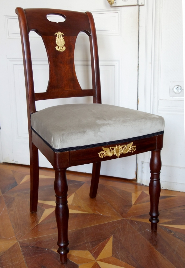 Paire de chaises en acajou et bronze doré d'époque Restauration dans le goût de Bellangé 