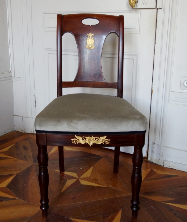 Paire de chaises en acajou et bronze doré d'époque Restauration dans le goût de Bellangé 