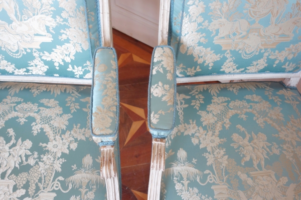 JB Boulard, menuisier du roi : paire de fauteuils à la Reine d'époque Louis XVI, estampillés