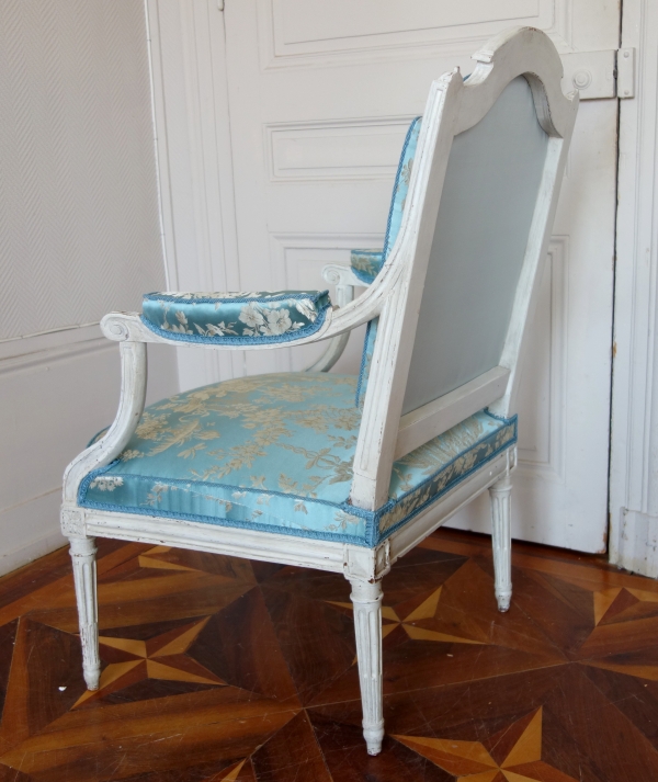 JB Boulard, menuisier du roi : paire de fauteuils à la Reine d'époque Louis XVI, estampillés