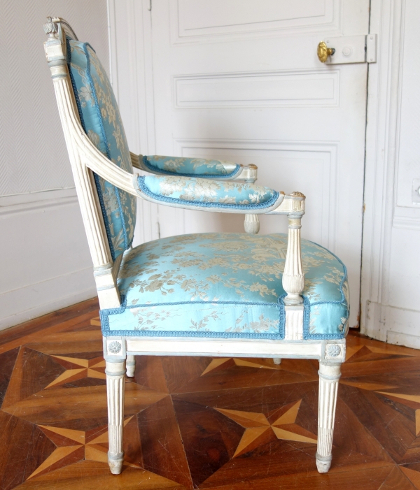 Paire de fauteuils à la Reine d'époque Louis XVI vers 1788-90 - damas de soie bleu