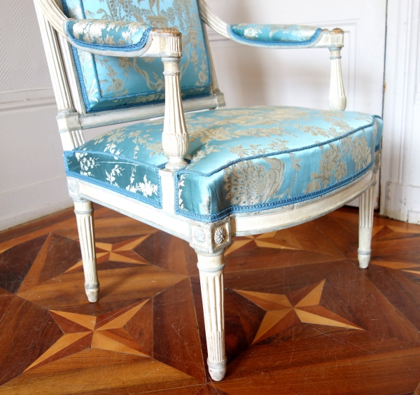 Paire de fauteuils à la Reine d'époque Louis XVI vers 1788-90 - damas de soie bleu