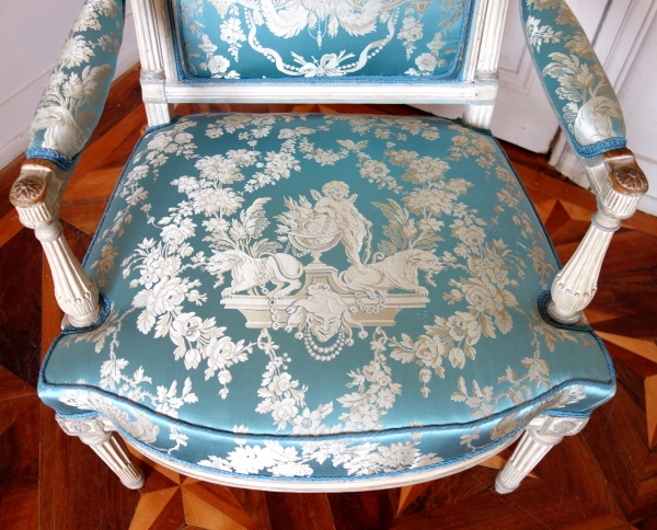 Paire de fauteuils à la Reine d'époque Louis XVI vers 1788-90 - damas de soie bleu