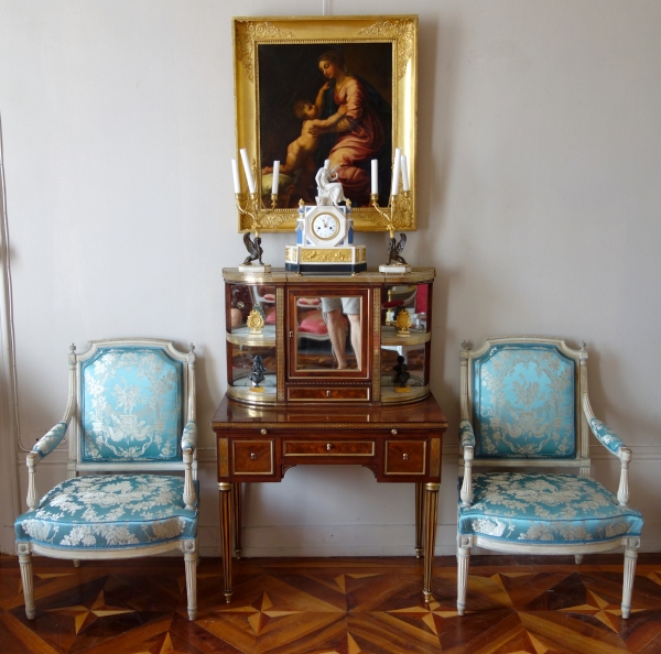 Paire de fauteuils à la Reine d'époque Louis XVI vers 1788-90 - damas de soie bleu