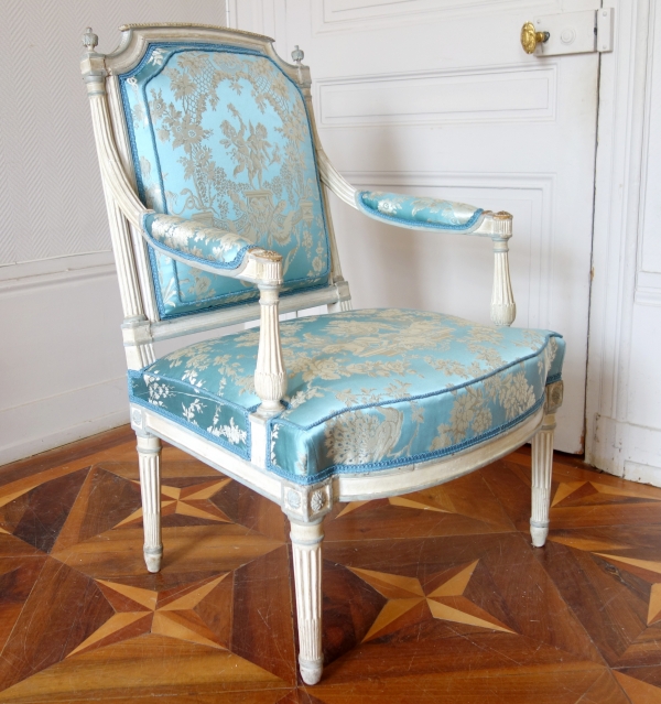 Paire de fauteuils à la Reine d'époque Louis XVI vers 1788-90 - damas de soie bleu