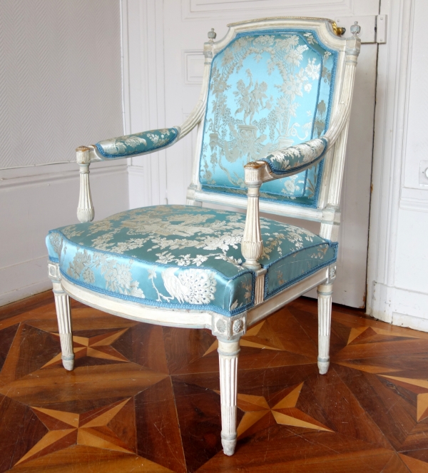 Paire de fauteuils à la Reine d'époque Louis XVI vers 1788-90 - damas de soie bleu