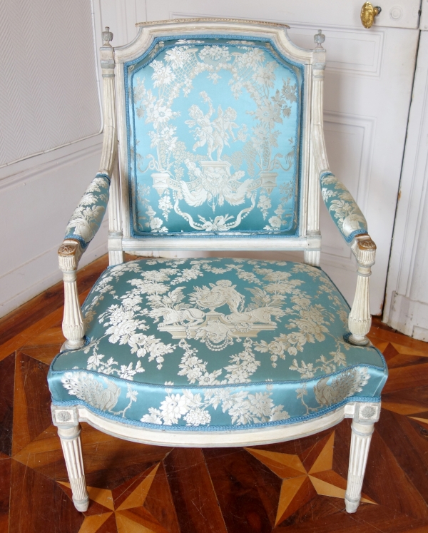 Paire de fauteuils à la Reine d'époque Louis XVI vers 1788-90 - damas de soie bleu