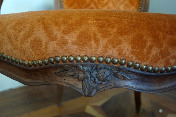 Paire de fauteuils cabriolets d'époque Louis XV en noyer, velours frappé - XVIIIe siècle