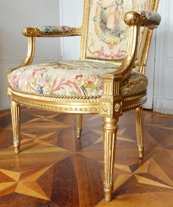 Paire de fauteuils cabriolet en bois doré et tapisserie, époque Louis XVI - modèle de Boulard