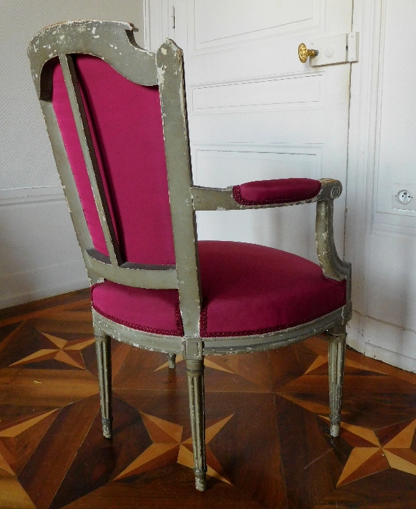 Paire de fauteuils cabriolets d'époque Louis XVI, faille de soie pourpre