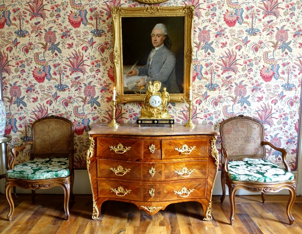 Paire de fauteuils cannés d'époque Louis XV en noyer, travail Lyonnais, entourage de Nogaret