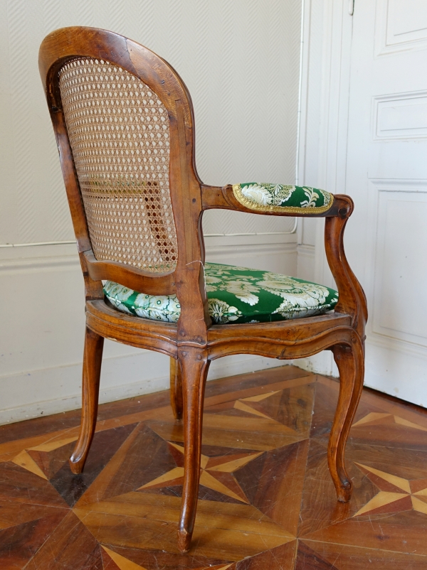 Sulpice Brizard : paire de fauteuils cannés d'époque Louis XV - estampillés