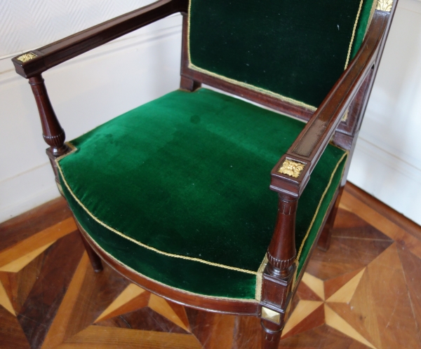 Paire de fauteuils d'époque Directoire en acajou et bronze doré attribués à Georges Jacob