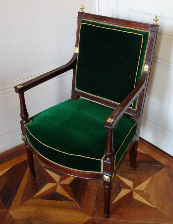 Paire de fauteuils d'époque Directoire en acajou et bronze doré attribués à Georges Jacob