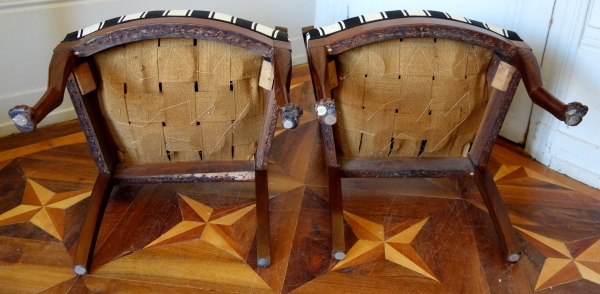 Paire de fauteuils d'époque Directoire en acajou, dossier lyre et pieds griffes, époque fin XVIIIe siècle