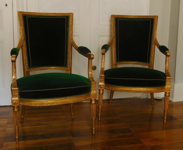 Paire de fauteuils cabriolets en bois doré estampillés JB Boulard, époque Louis XVI